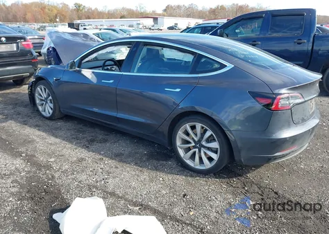 2018 Tesla Model 3 Long Range/Mid Range z USA, uszkodzony, nr VIN 5YJ3E1EA3JF007842